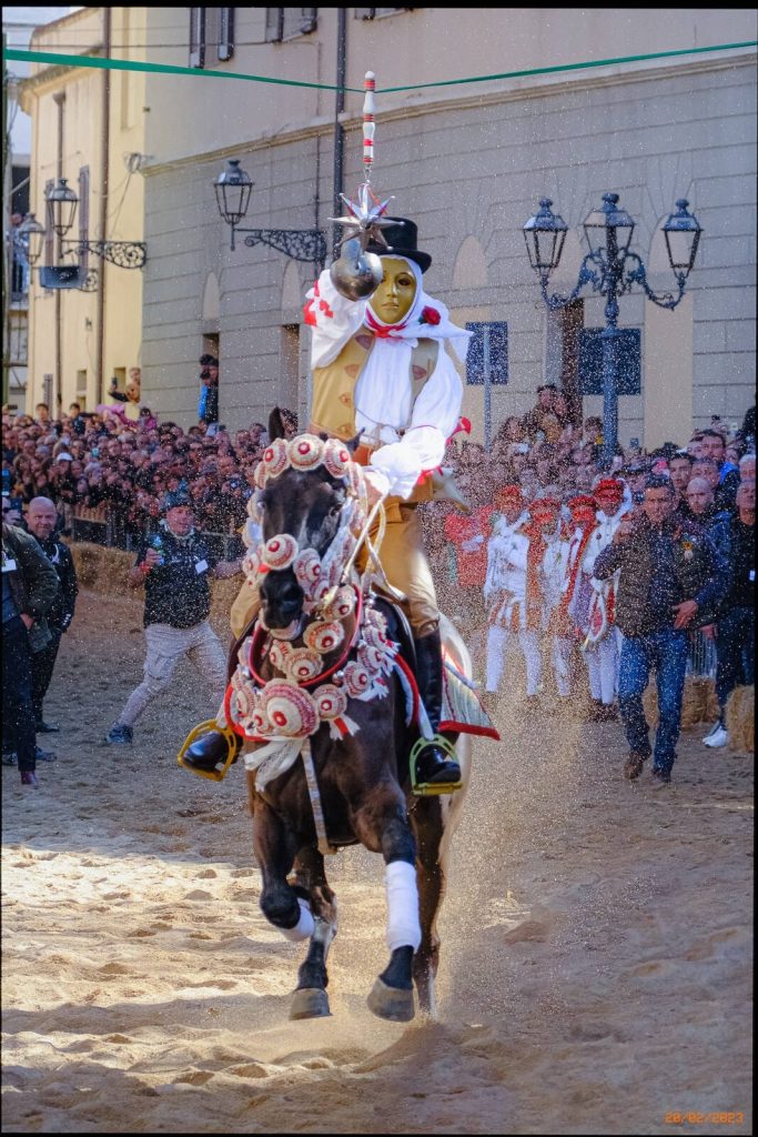 Fotografie Sartiglia del Gremio dei Contadini - 01. Sartiglia 19 Feb 2023 Gremio dei Contadini DSCF0277 2 683x1024