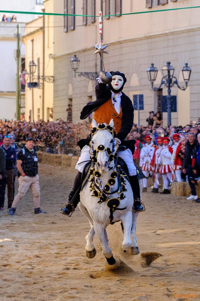 Fotografie Sartiglia del Gremio dei Contadini - 01. Sartiglia 19 Feb 2023 Gremio dei Contadini DSCF0359 683x1024