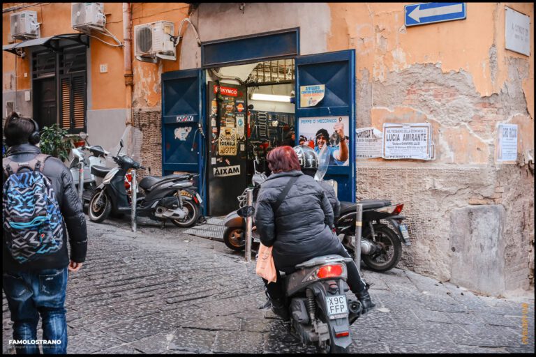 Quartieri Spagnoli 12