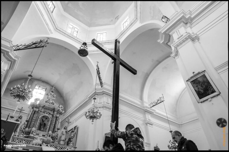 allestendo il Cristo per la Via Crucis 41