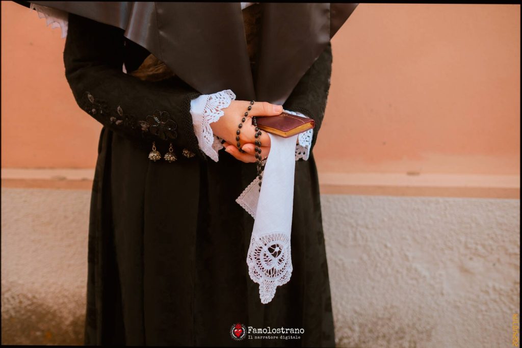 La devozione nei dettagli dei Costumi
