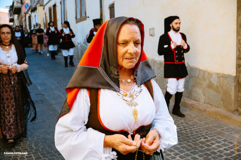 Processione di Sant'Antioco Martire per: Tradizioni
