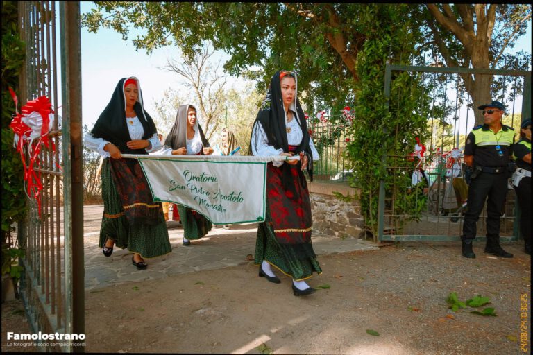 Processione di Santa Lucia a Monastir per: Tradizioni