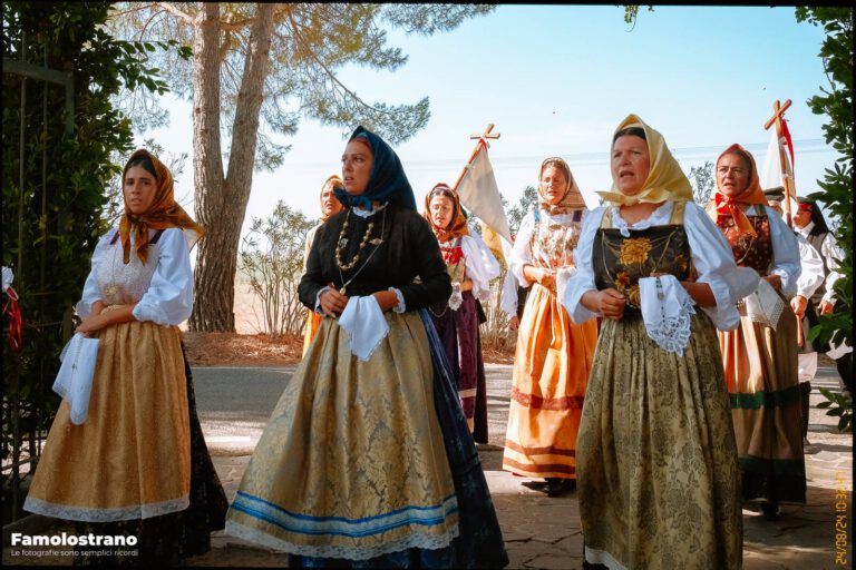 Processione di Santa Lucia a Monastir per: Tradizioni
