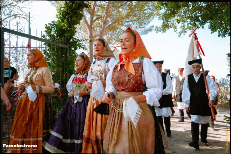 Processione di Santa Lucia a Monastir per: Tradizioni