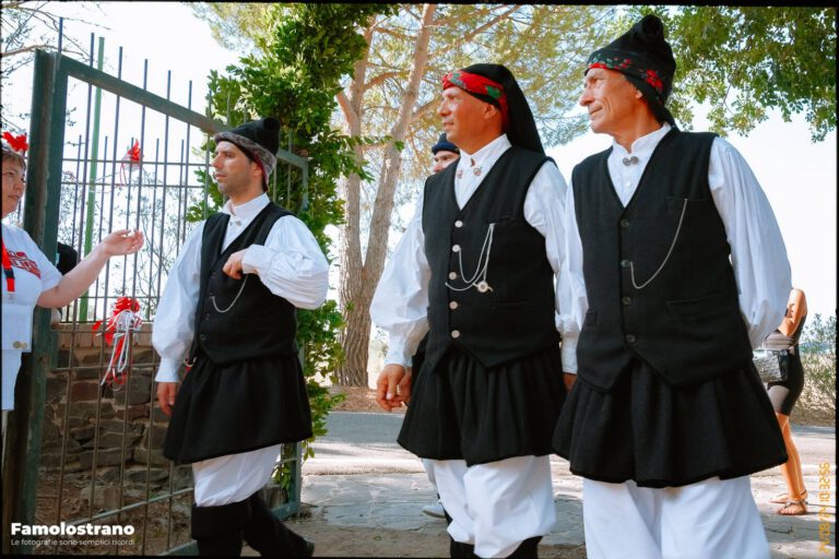 Processione di Santa Lucia a Monastir per: Tradizioni