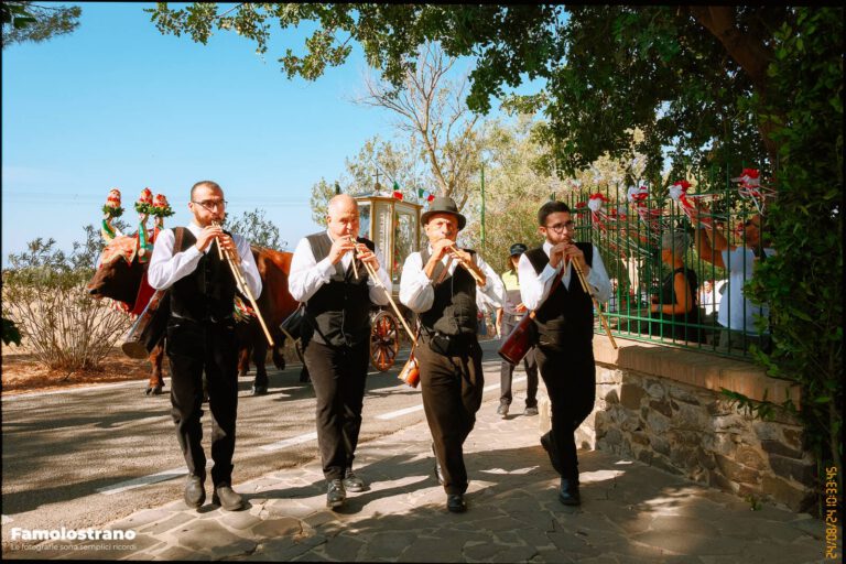 Processione di Santa Lucia a Monastir per: Tradizioni
