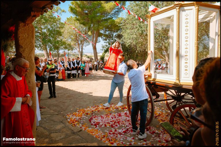 Processione di Santa Lucia a Monastir per: Tradizioni