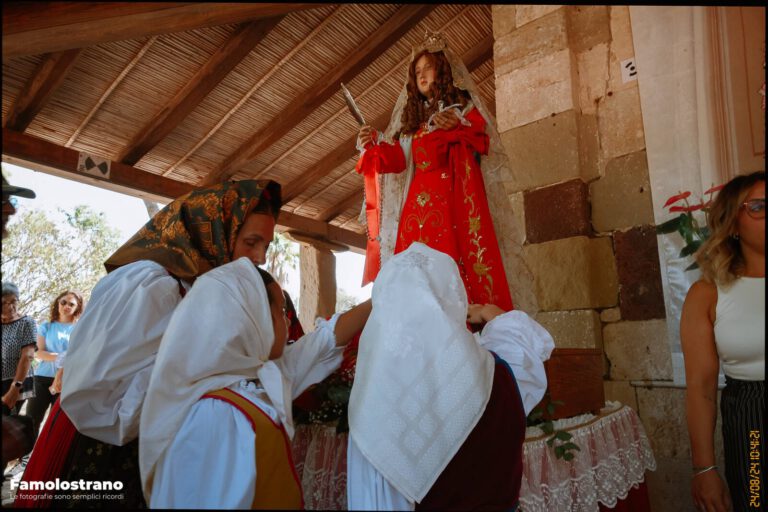 Processione di Santa Lucia a Monastir per: Tradizioni