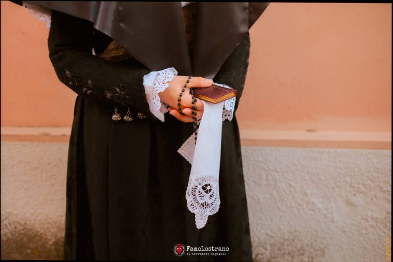La devozione nei dettagli dei Costumi