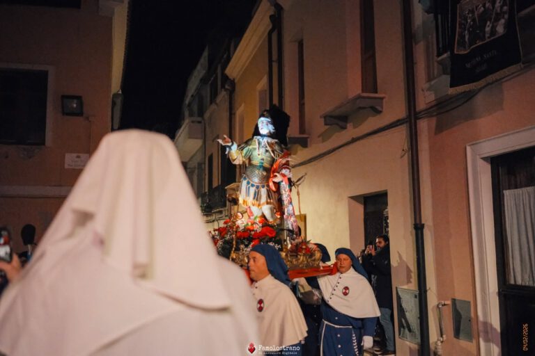 Giro delle sette Chiese. Processione con il Simulacro di Sant’Efisio DSCF4875
